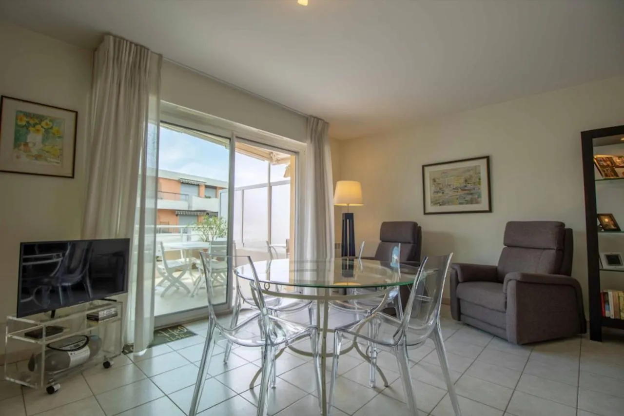 Bright Cocoon With Terrace And Sea View Apartment Saint-Raphael  France