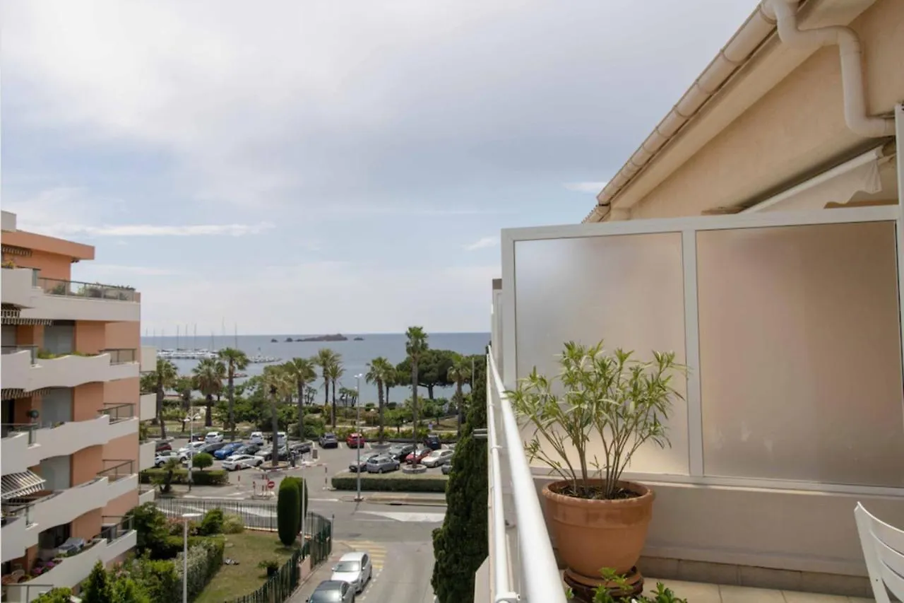 Bright Cocoon With Terrace And Sea View Apartment Saint-Raphael   Saint-Raphael (Var)