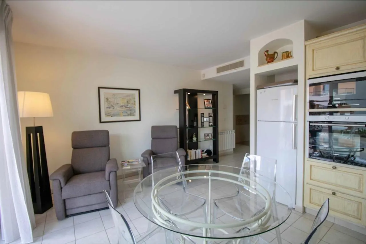 Bright Cocoon With Terrace And Sea View Apartment Saint-Raphael