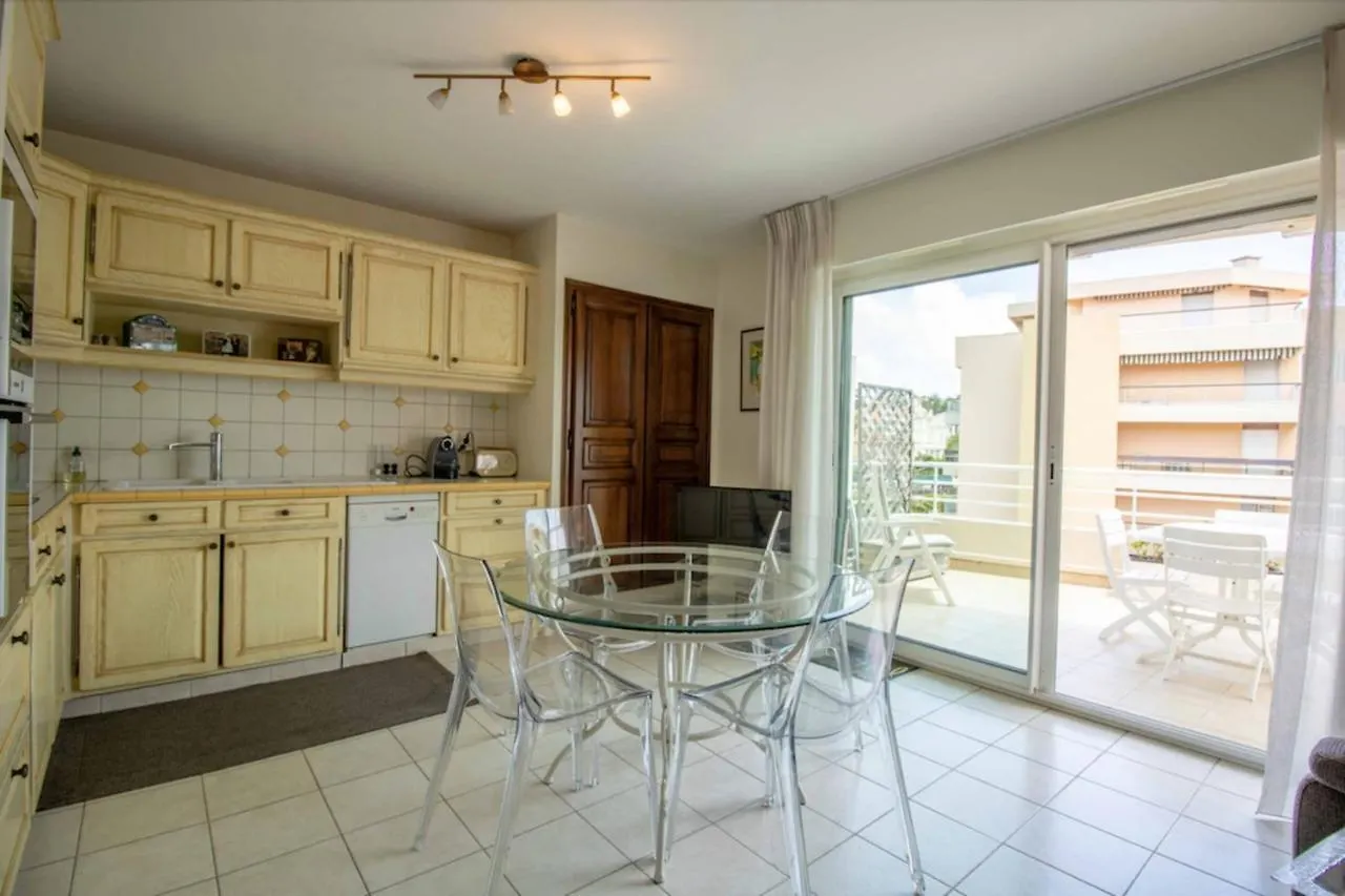Bright Cocoon With Terrace And Sea View Apartment Saint-Raphael  France